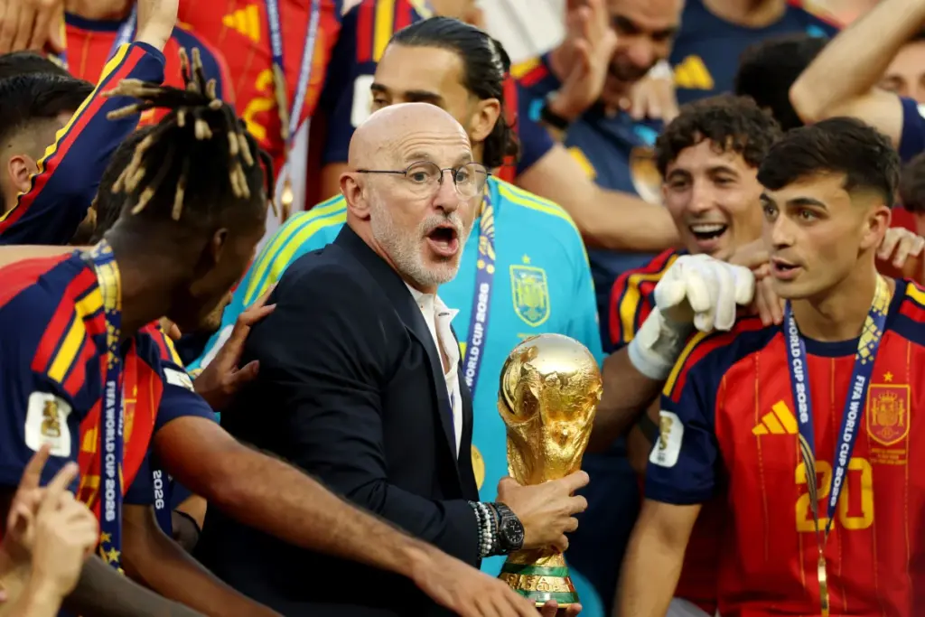 De estagiário a campeão: Luis de la Fuente começou na base da Espanha