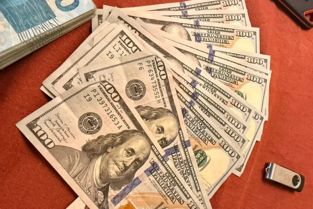 Dólar e Bolsa abrem dia em alta, puxados por crise no Oriente Médio