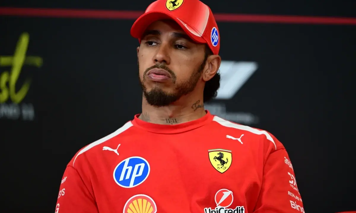 F1: Lewis Hamilton e Kimi Antonelli perdem posições após punições