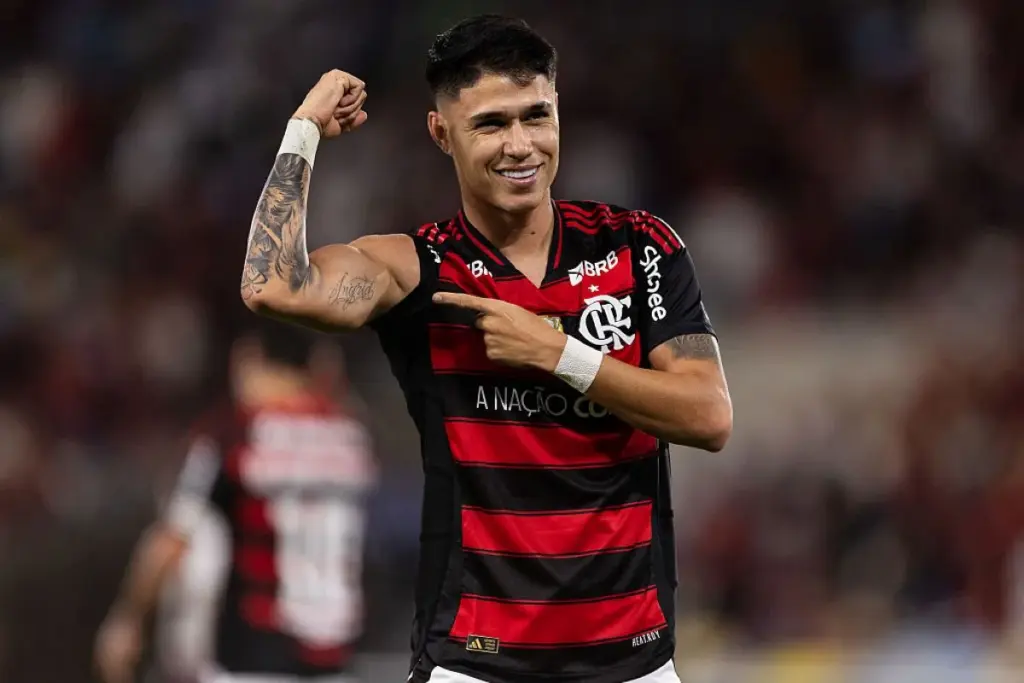 Flamengo confirma lesão no joelho esquerdo de Luiz Araújo
