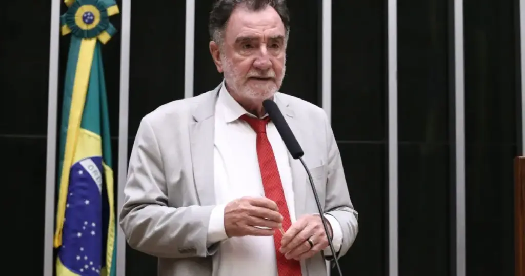 PT oficializa candidatura de Patrus Ananias ao governo de Minas Gerais