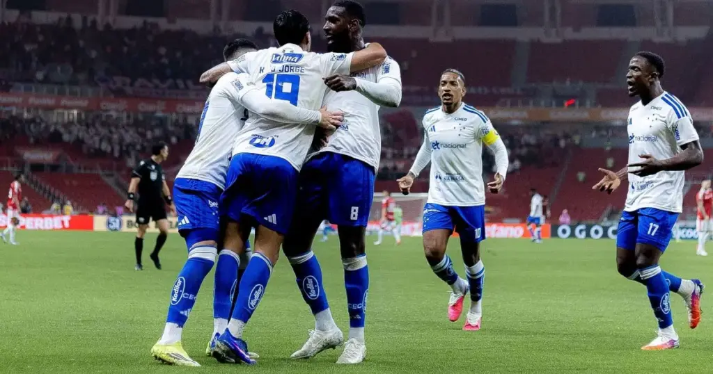 Brasileirão: Cruzeiro vence Inter em jogo marcado por lesão chocante de Pec