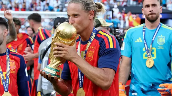Llorente rebate comentários homofóbicos em fotos com Ferran Torres
