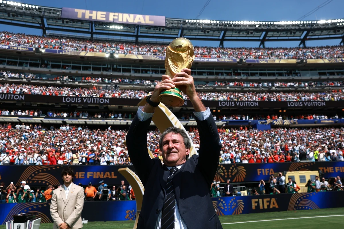 Mario Kempes pede que argentinos parem com teorias sobre final da Copa