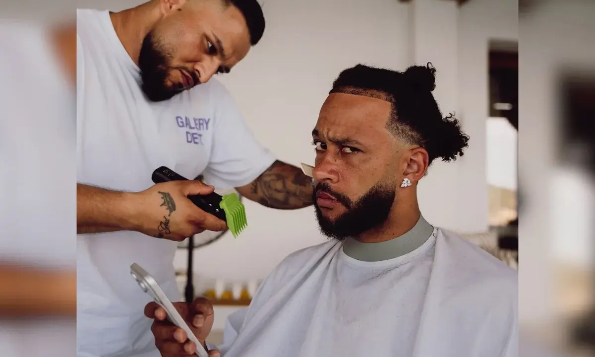 Memphis Depay faz post enigmático em meio a negociação com Corinthians