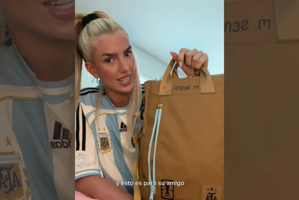 Messi presenteia jogadores da Argentina com kits durante a Copa