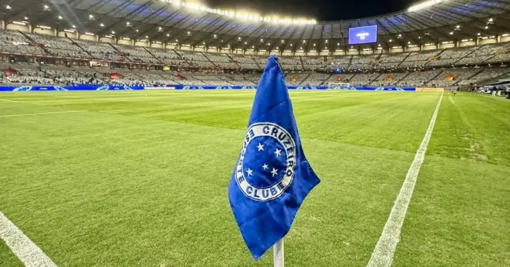 Desfalcado, Cruzeiro recebe Botafogo em tarde de Brasileirão