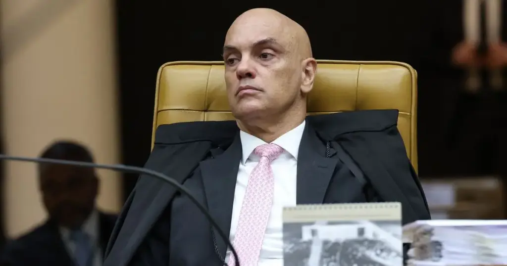 Moraes quer eliminar Bolsonaro de debate político, mas consegue o contrário