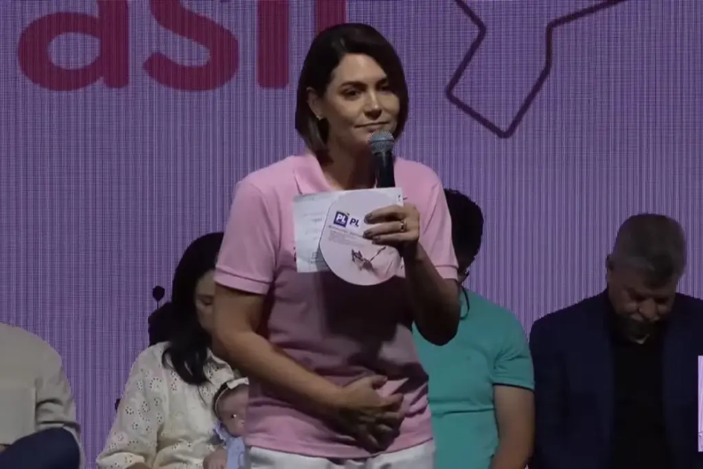 No Ceará, Michelle Bolsonaro chegará de jatinho a Brasilia esta tarde