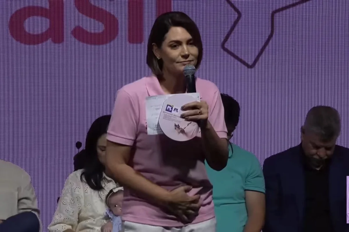 No Ceará, Michelle Bolsonaro chegará de jatinho a Brasilia esta tarde