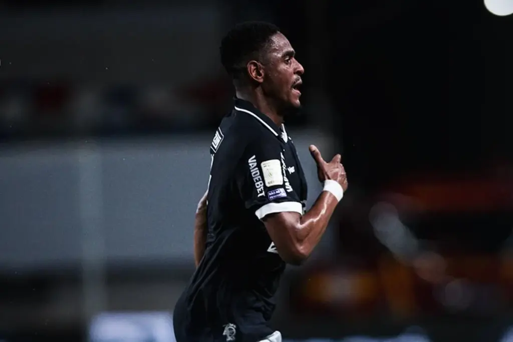 No Mangueirão, Remo derrota Vitória e sobe uma posição no Brasileirão