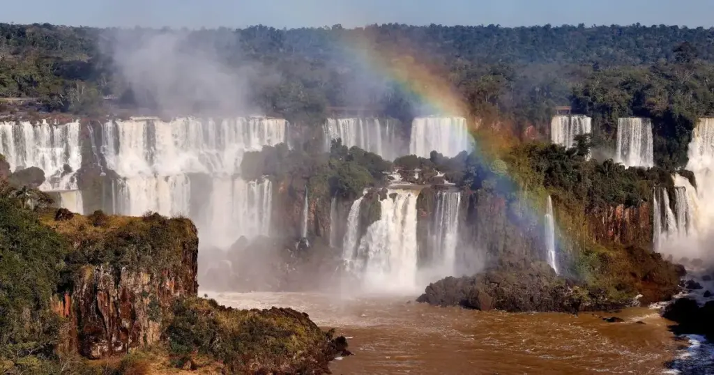Turista holandês morre após barco de passeio virar nas Cataratas do Iguaçu