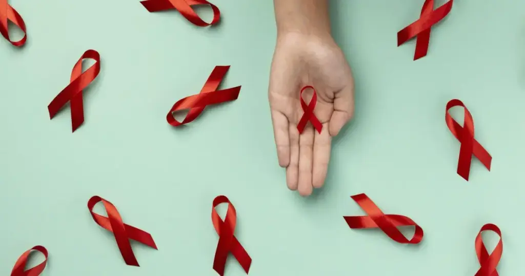 Maioria das pessoas com HIV terá mais de 50 anos até 2040, aponta comissão
