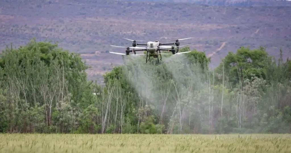Guerra no Oriente Médio mantém aviação agrícola em alerta, diz Sindag