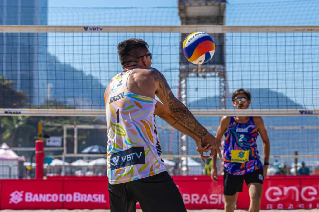 Rajadas de vento adiam jogos do Mundial de vôlei de praia no RJ