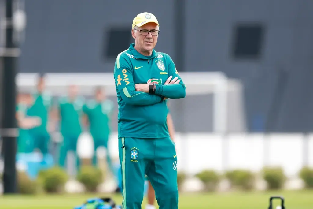 Salário de Ancelotti é mais que o dobro da soma dos finalistas da Copa