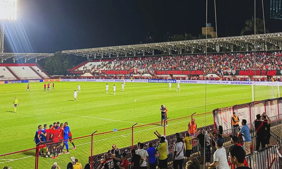 Torcedor autista é impedido de entrar em estádio por usar short com cor de rival