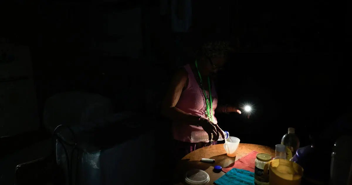 Rede elétrica de Cuba entra em colapso e deixa milhões sem luz