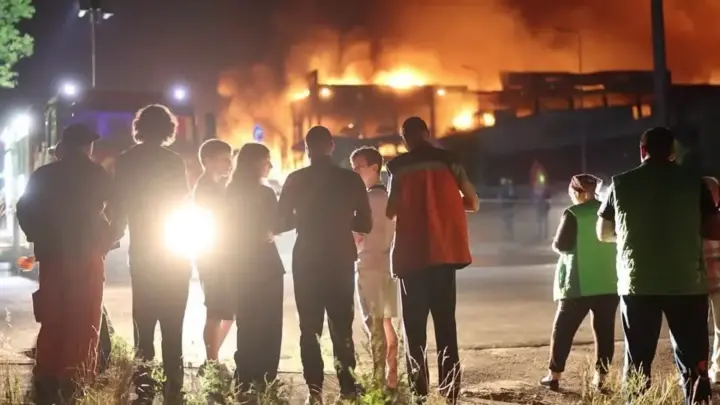 Ataques russos em Kiev deixam ao menos 14 mortos e danificam armazéns