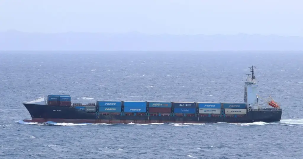 Forças dos EUA neutralizam navio de carga que seguia para porto do Irã