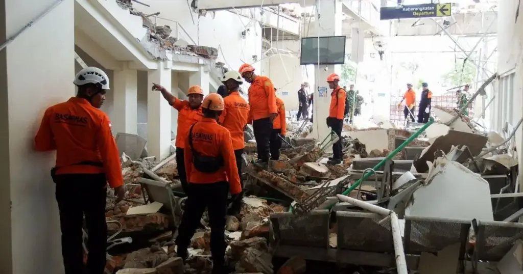 Terremoto na Indonésia: Número de mortos passa de 50; milhares deixam casas