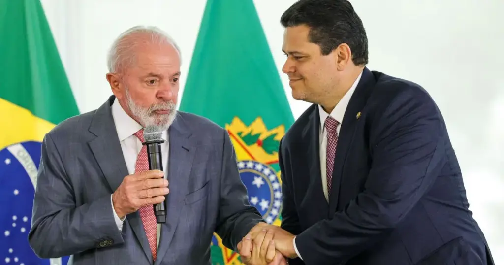 Após afastamento, Lula e Alcolumbre se reúnem em encontro mediado pelo STF