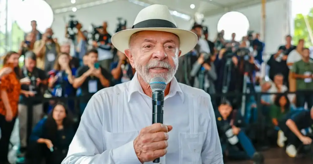 Lula busca segunda reeleição com mote da soberania e filho sob investigação