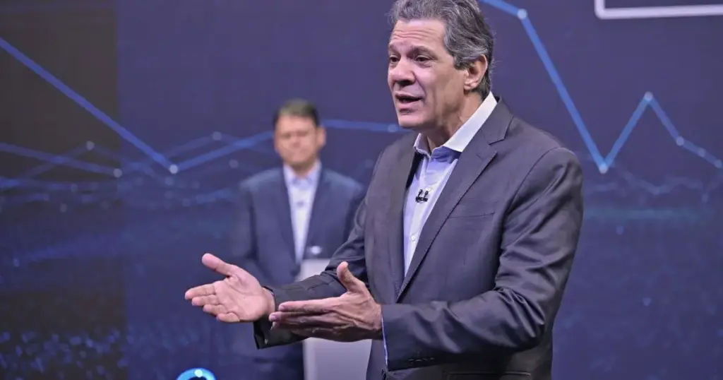 “Baixa essa bola”, diz Haddad após Tarcísio insinuar relação com o tráfico