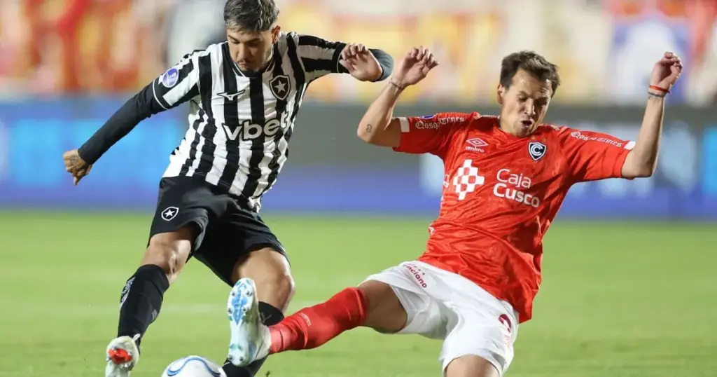 Botafogo leva baile na altitude e é goleado pelo Cienciano na Sul-Americana