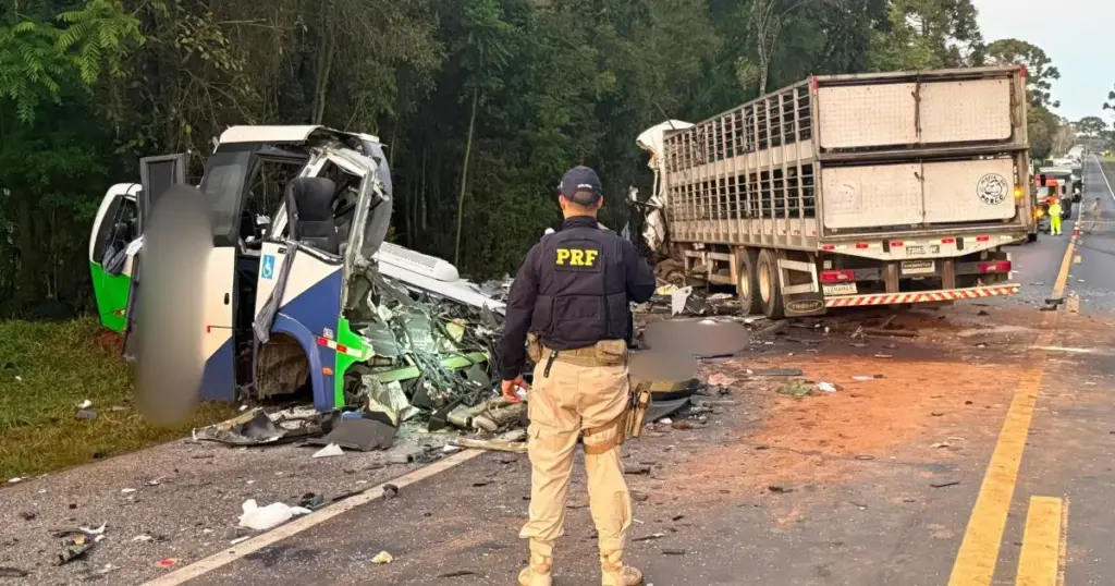 22 mortos: Ônibus envolvido em acidente levava pacientes de Imbituva (PR)