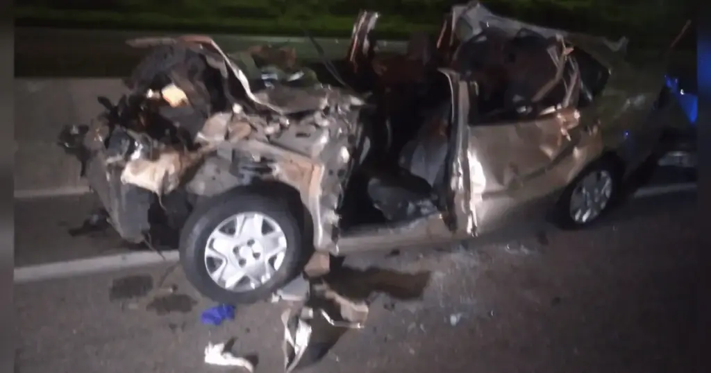Colisão frontal entre carros deixa três mortos na Dutra, no interior de SP