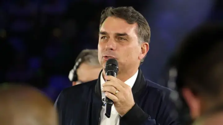 Incerteza sobre vitória de Flávio afasta partidos, aponta especialista