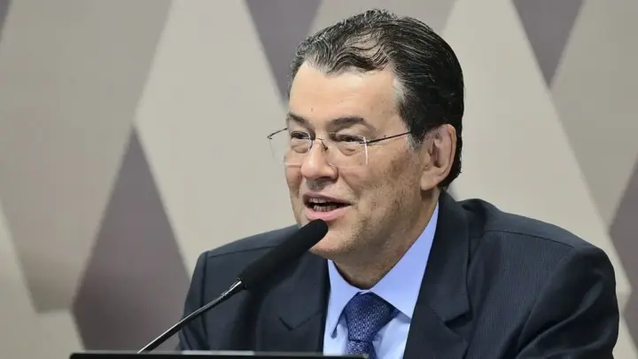 Quaest: Eduardo Braga lidera corrida ao Senado no AM