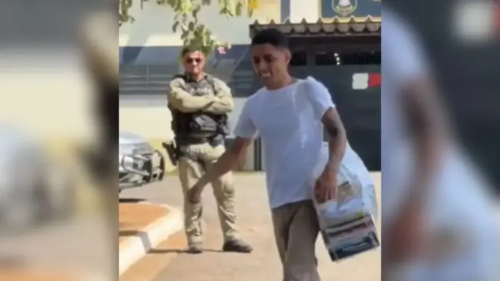 Influenciador Buzeira deixa prisão em São Paulo após 10 meses