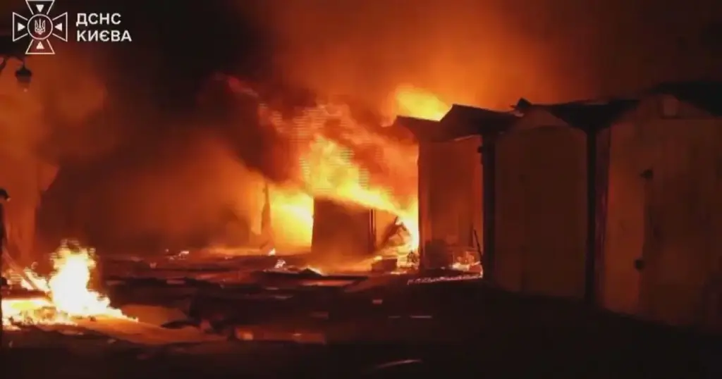 Ataque de mísseis russos em Kiev provoca incêndio e deixa um ferido