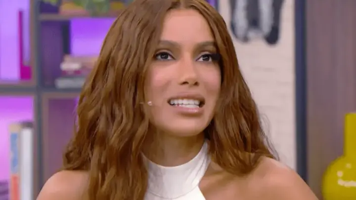 Anitta fala sobre proibição de bebidas em show: “Deu até polêmica”