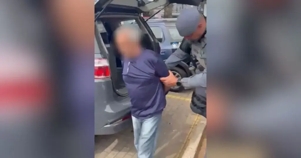 Idoso que traficava peças de armas dos EUA para o Rio é preso em SP