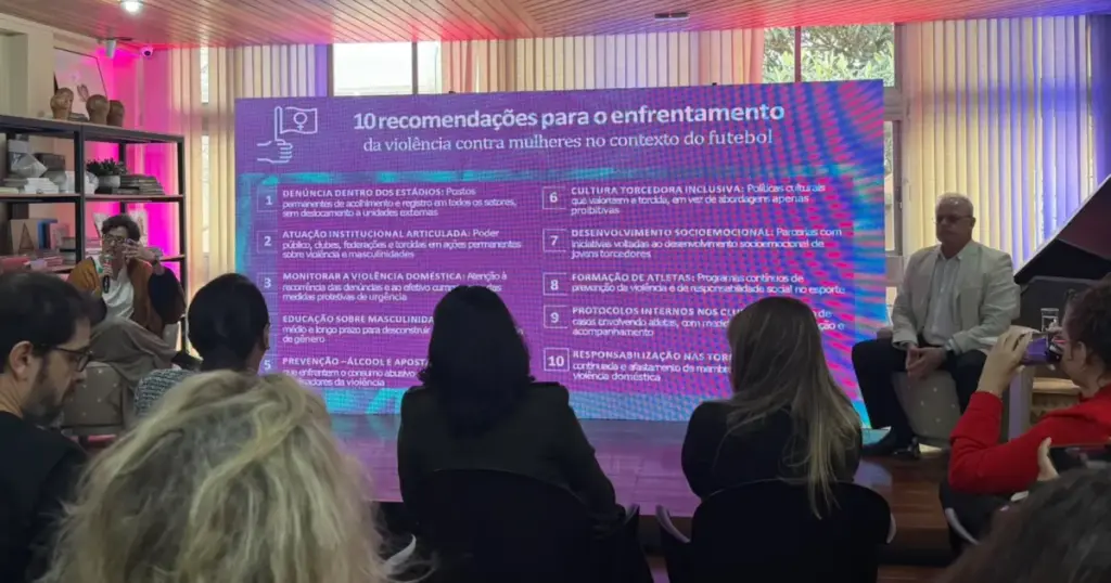 Registros de violência contra mulheres jovens sobem 44% em dias de jogo