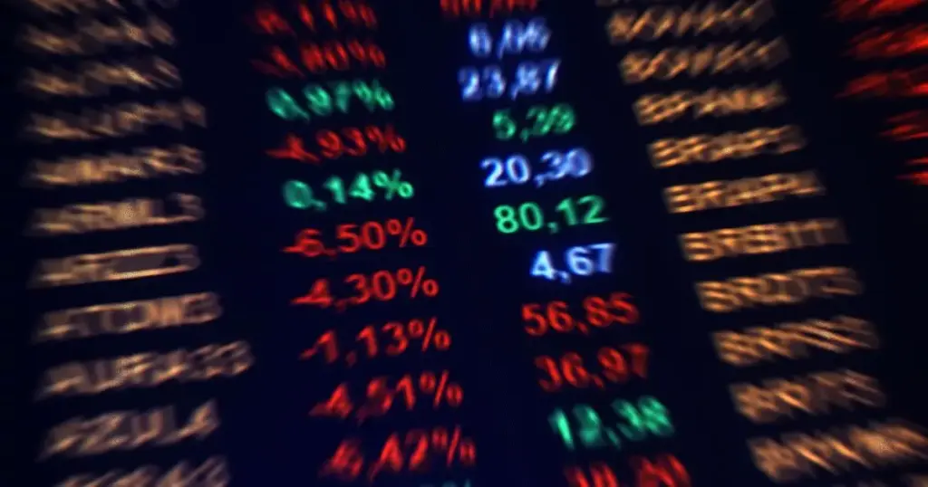 Dólar recua após dados de emprego nos EUA acalmarem temores sobre juros