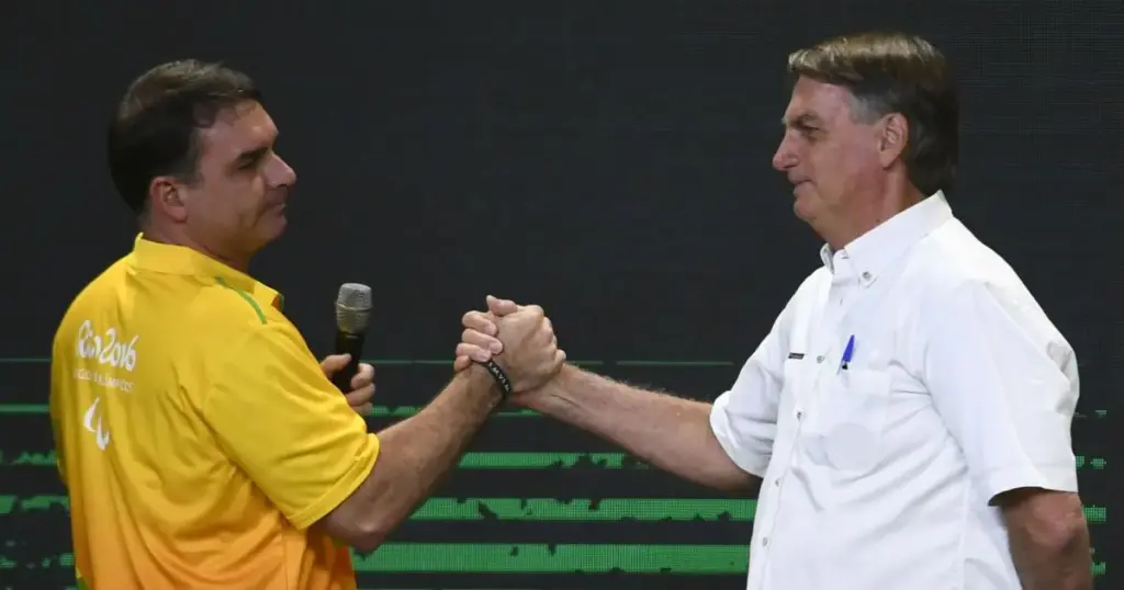 Flávio tenta ampliar eleitorado ao reforçar trajetória além do pai