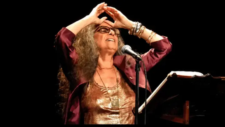 Do canto à poesia visual: Maria Bethânia ganha mostra em Salvador
