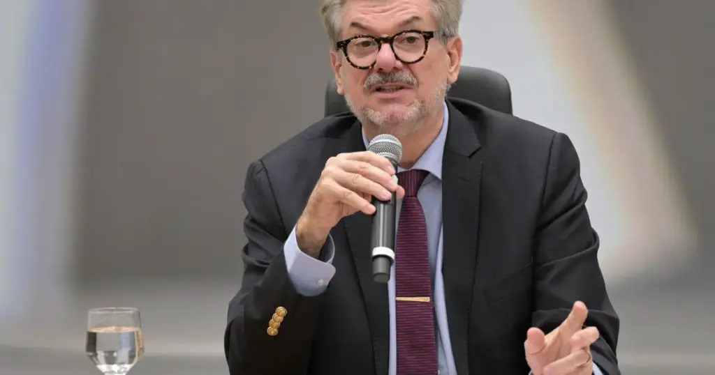 Em sessão restrita e sem auxiliares, começa julgamento de Buzzi por assédio