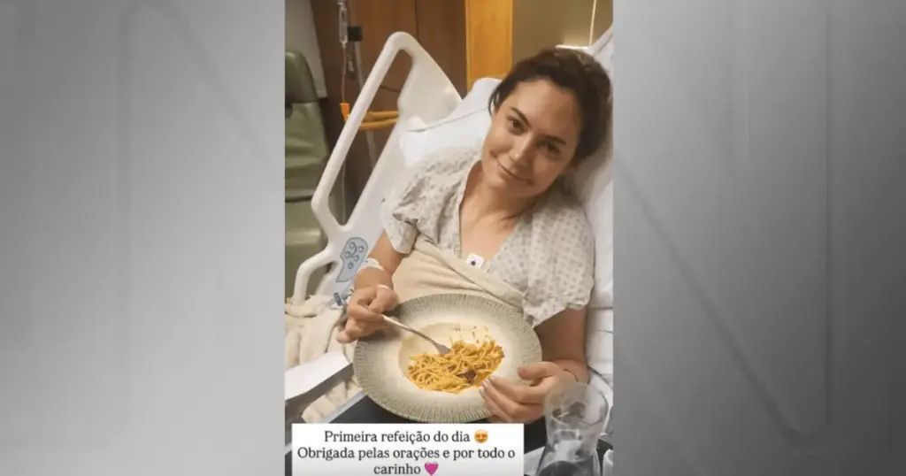 Michelle posta foto no hospital após relato de crises de enxaqueca