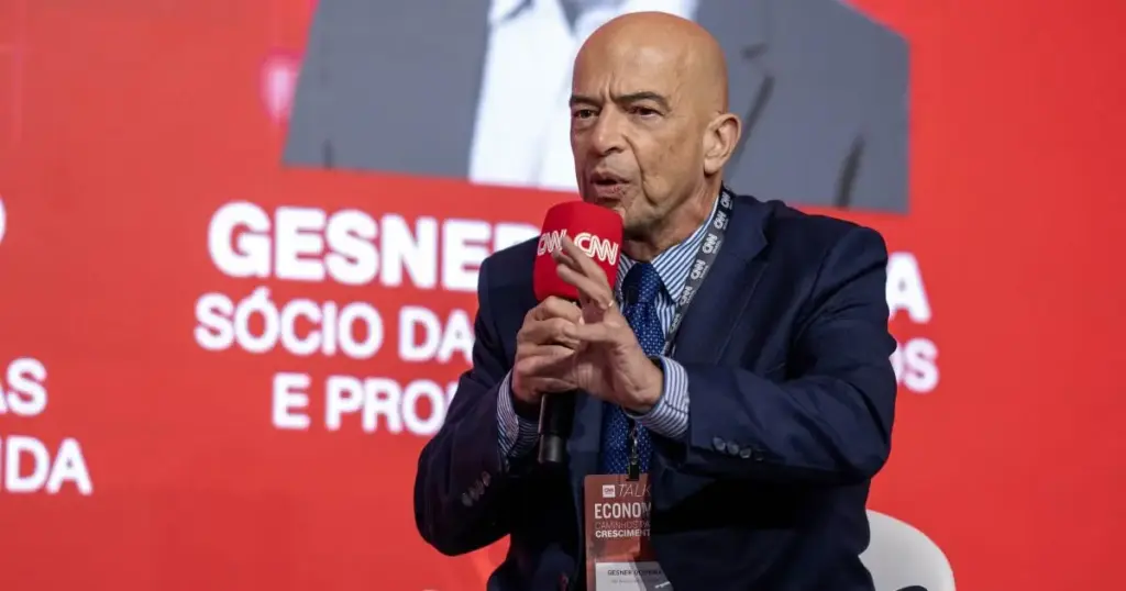 Casa Civil gera insegurança jurídica ao interferir no Tecon 10, diz Gesner