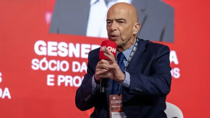 Casa Civil gera insegurança jurídica ao interferir no Tecon 10, diz Gesner