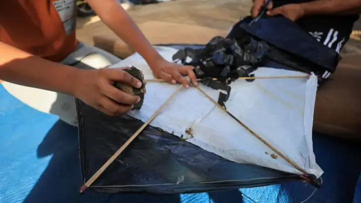 Pais devem impedir que filhos empinem pipas em Gaza, diz alerta