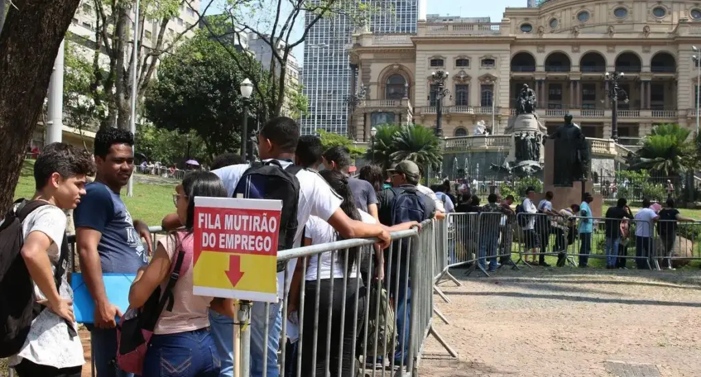 Taxa de desemprego cai em 13 das 27 unidades da federação no 2º trimestre