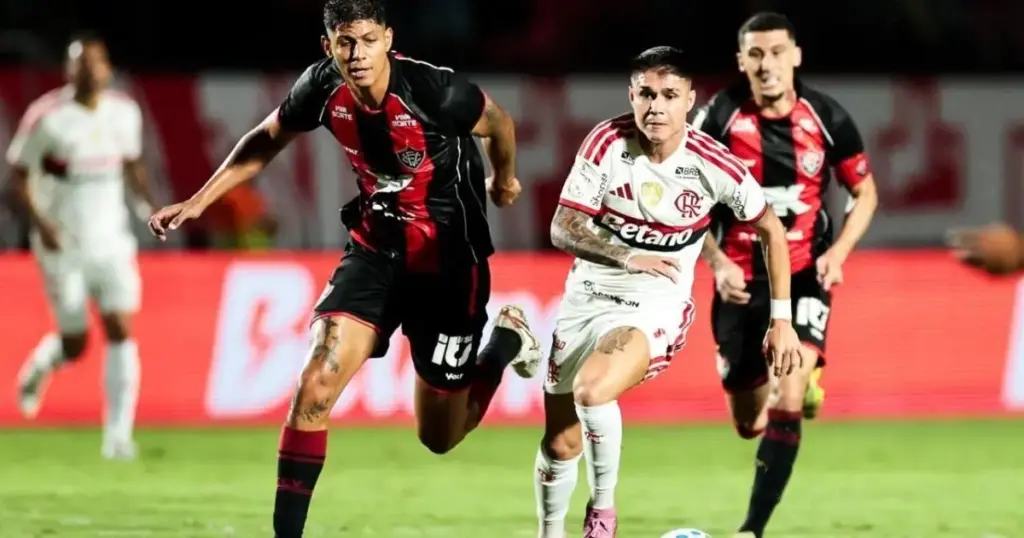 Flamengo e Vitória se enfrentam no Maracanã pelo Brasileiro