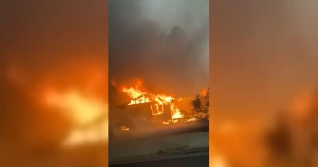 Vídeo: Fogo consome casas inteiras no estado de Washington, nos EUA