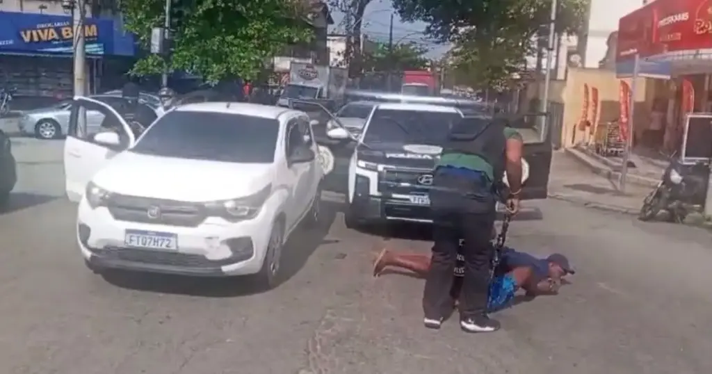 Integrantes do TCP são presos com carro clonado e munições no RJ